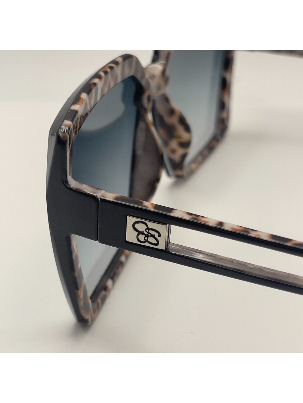 Jessica Simpson Oversized Tortoise Sunglasses Black Leopard Lens Retro Inspired